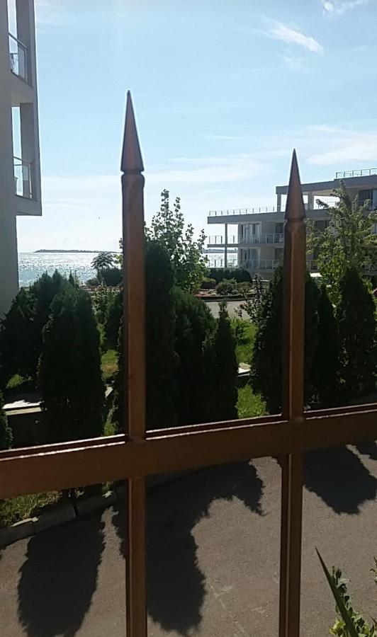 Apartament Le Premiere Randevu Święty Włas Zewnętrze zdjęcie